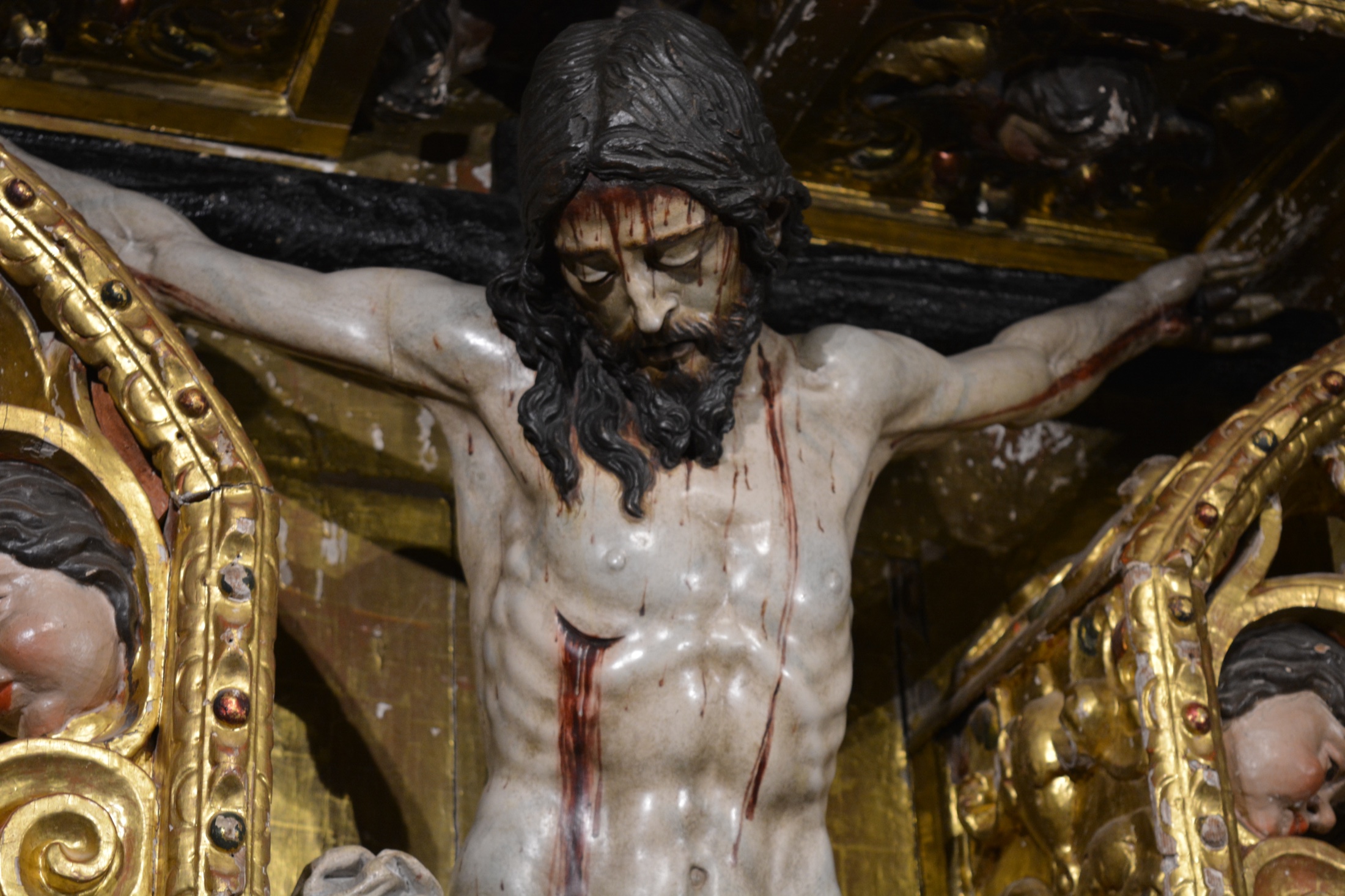 Santísimo Cristo de la Misericordia integrado en el retablo de la Colegiata